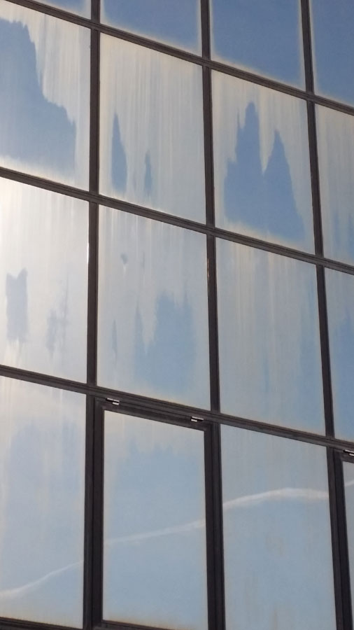 Puluzia vetrate edificio